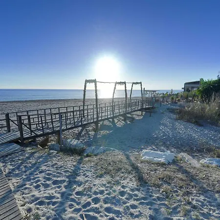 2039 Cozy Beachfront On Golden شقة ماربيا