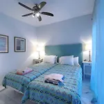 2039 Cozy Beachfront On Golden Apartmán *