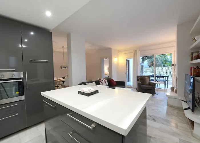 2039 Cozy Beachfront On Golden Marbella