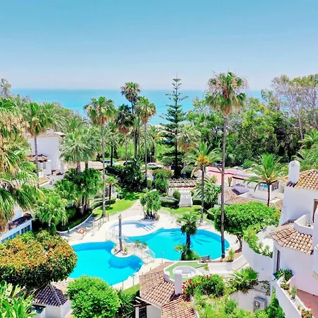アパート 2039 Cozy Beachfront On Golden マルベーリャ